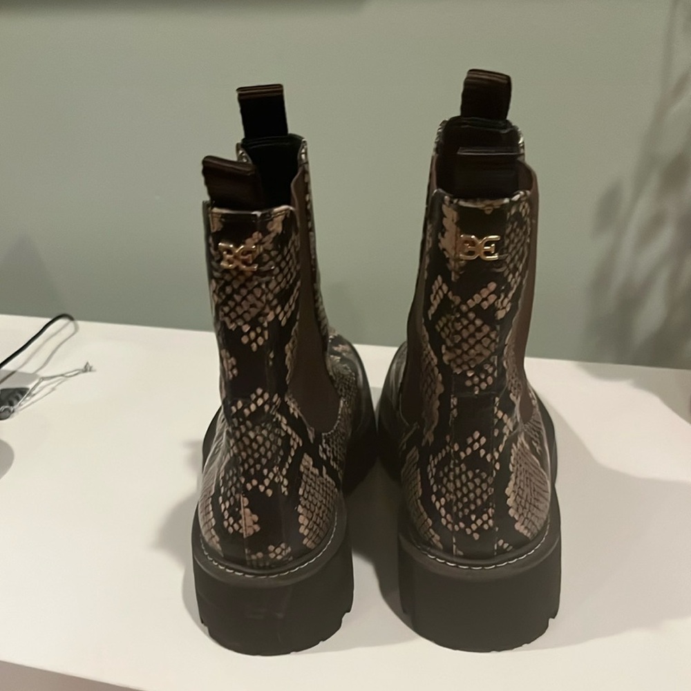 Sam Edelman Stylish Snakeskin Patterned Chelsea Boots - Picture 5 of 5